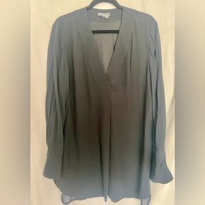 Vince Tunic Blouse in Black. Size Large.